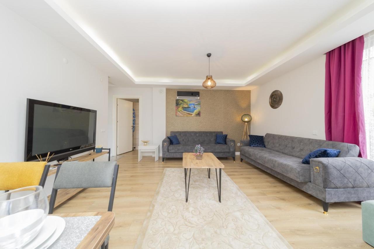 Flat W Balcony Near Hadrian In Antalya
