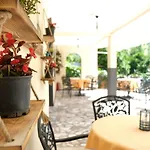 Kromer Garden Hotel