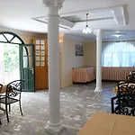 Kromer Garden Hotel
