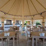 Palmeras Beach Hotel