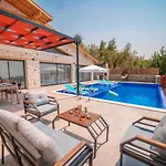 Zuemruet - 2 Bedroom Holiday Villa With Jacuzzi In Kalkan - Uzumlu