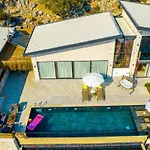 Salih - 2 Bedroom With Jacuzzi In Kalkan Caykoey
