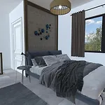 Isola 12 Hotel