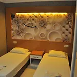 Anita Kemer Noch Hotel