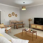 Central Location , Modern Family Apartment , Near Sea