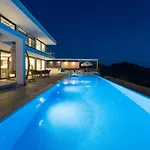 Luxury Villa For 8 With 20M Large Infinity Pool In Kalkan