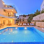 Villa Mystic Private Pool-Garden & Sea Views In Central Location