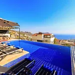 Modern 4 Bedroom Villa With Sea Views & Salt-Water Pool