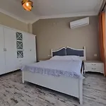 Eski Lara Merkezde Deniz Manzarali Daire