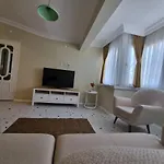 Eski Lara Merkezde Deniz Manzarali Daire