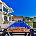 Villa Lycian-Kalkan 3 Bedroom-2 Jakuzzies-Sauna-Turkish Hamam-Huge Private Pool And Lovely Garden