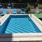 Family Apart-Hotel 