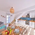 Villa Ay