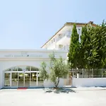 Cats Garden Studio And Apartments