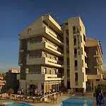 La Vita'S Hotel