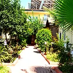 Sayanora Hotel