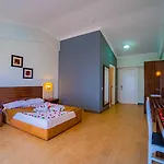 Senza Garden Holiday Club