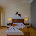 Senza Garden Holiday Club