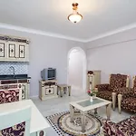 Larina Hotel