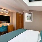 Pukka Hotel