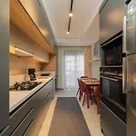 Sleek And Central Apartment In Muratpasa