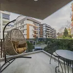 Sleek And Central Apartment In Muratpasa