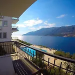 Siteye Oezel Havuz Ve Plajli Apart - Stella Maris