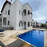 Shared Pool Flat Located 3 Min To Beach In Kalkan