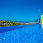 Gala Acik Ve Kapali Havuzu Bulunan Lueks Villa
