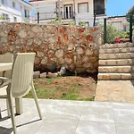 Ozy Houses Garden
