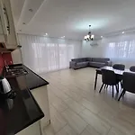 Sa Apartments! 150M To The Beach