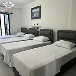 Hadrian'S Gate Family Hostel
