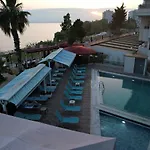 Tema 242 Hotel