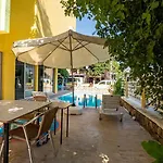 Uemit Hotel