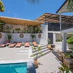 Charming 3Bed Villa W/ Pool, Very Close To Centre