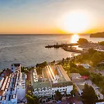 L'Ancora Beach Hotel