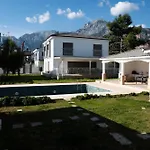 Ustatahir Villas