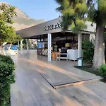 Omorfi Garden Resort