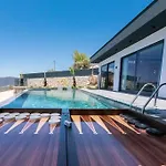 Modern Luxury Seaview Villa 2Br