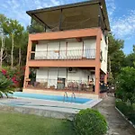 Ormanin Icinde Genis Havuzlu Triplex Villa