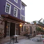 Chic Garden Flat With Patio Near Hadrian'S Gate