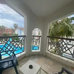 Side Papaya Hotel