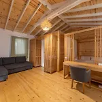 Apa Mountain Lodge