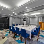 Numa Port Hotel