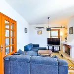 Yarimada Deniz Manzarali Villa Cindy