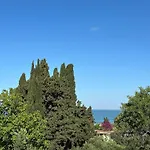 Zuemruet Pansiyon Side