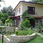 Kleo Cottages