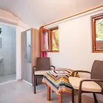7 Garden Bungalow / Camping