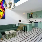 Villa Chives