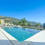 Saturn 4 - Planet Luxury Villas